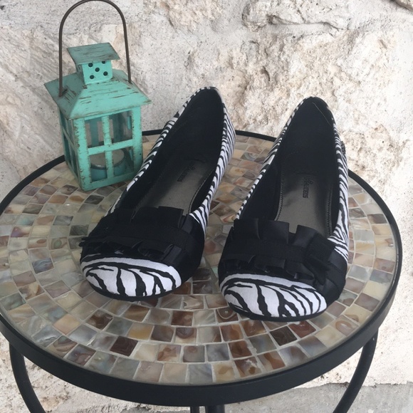 Fergalicious Shoes - 🆕Fergalicious black/white zebra ballet flats